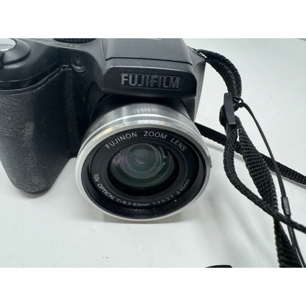 Fuji Fujifilm | Finepix S700 | 7.1MP Digital Camera | Tested W/2GB